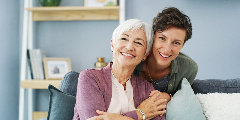   Gesichtscreme vs. Gesichtsserum – wie und wann wende ich sie an?