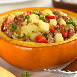 Gefüllter Hokkaido mir frischer Joghurtsauce